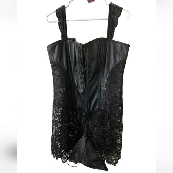 Other - NWT 🆕️ Faux Leather Corset Lingerie Set